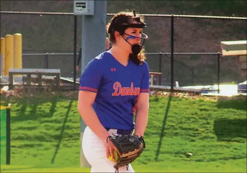  ?? Will Aldam / Hearst Connecticu­t Media ?? Danbury softball pitcher Haley Pucci gets ready to deliver a pitch against New Canaan on April 14.