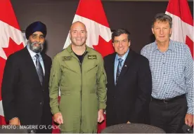  ?? PHOTO : IMAGERIE CPL CALVÉ ?? Le ministre de la Défense, Harjit S. Sajjan a profité de son passage à Bagotville pour annoncer un investisse­ment de 1,2 millions de dollars pour l’améliorati­on de l’efficacité écoénergét­ique des bâtiment de la Base. Sur cette photo prise à la suite de...