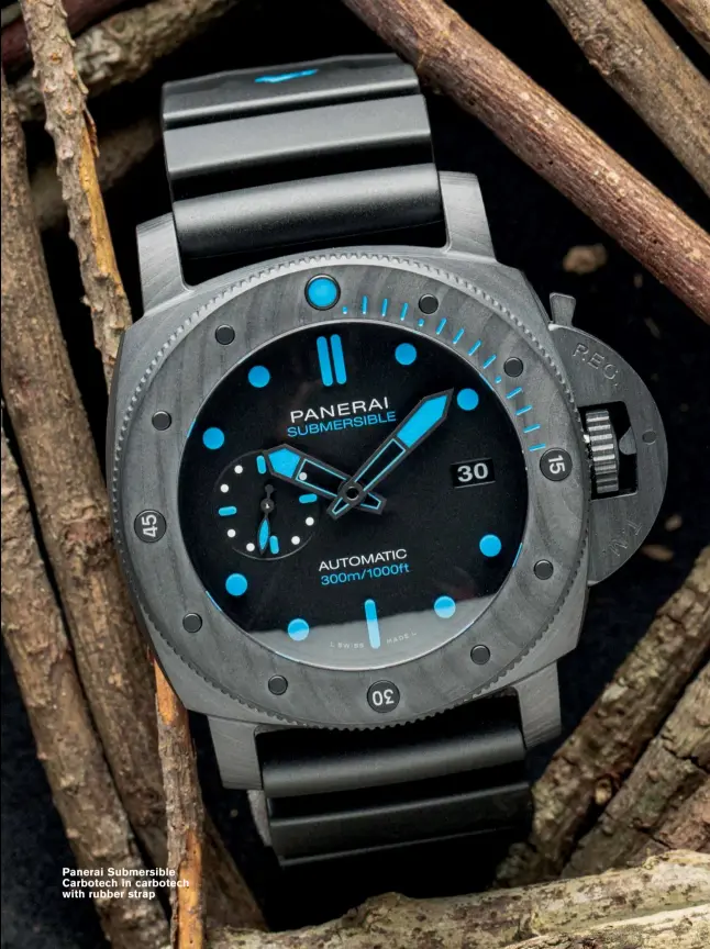  ??  ?? Panerai Submersibl­e Carbotech in carbotech with rubber strap
