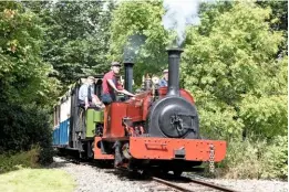  ?? PETER JOHNSON ?? Hampshire Narrow Gauge Railway Trust’s Hunslet 0-4-0ST Cloister pilots the Statfold Barn Railway’s Hunslet 0-4-0ST Jack Lane during the West Lancashire Light Railway’s ‘Nearly 50’ event on August 13.