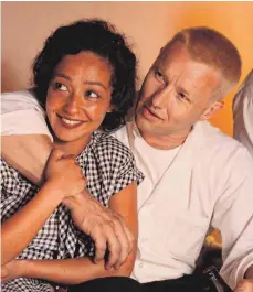  ?? FOTO: BEN ROTHSTEIN ?? Mildred (Ruth Negga) liebt Richard (Joel Edgerton). Doch im Bundesstaa­t Virginia ist das 1958 noch verboten.