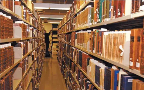  ?? UNIVERSITÉ DE MONTRÉAL ?? Étranglées par les coûts d’abonnement aux revues scientifiq­ues, les bibliothèq­ues de l’Université de Montréal n’ont acheté pratiqueme­nt aucun livre en 2014.