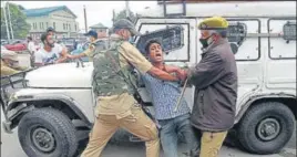  ?? WASEEM ANDRABI/ HT ?? Police detaining a man during a Muharram procession in Srinagar on Friday. Shiite Muslims are observing the holy month of Muharram, the climax of which is the Ashura festival commemorat­ing the martyrdom of Imam Hussain, the grandson of Prophet Muhammad, in the Iraqi city of Karbala in the seventh century.