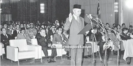  ?? ?? Taib takes his oath as Sarawak Chief Minister.