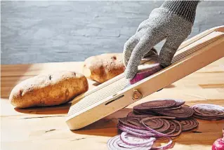  ?? STACY ZARIN GOLDBERG FOR THE WASHINGTON POST ?? If you pitch the hand guard (not a good idea), use a cut-resistant glove to protect your fingertips. Mandoline blades are very sharp.