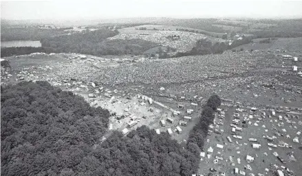  ?? STEVE STARR / AP ?? Hundreds of thousands of people descended upon a 600-acre farm for Woodstock in 1969.