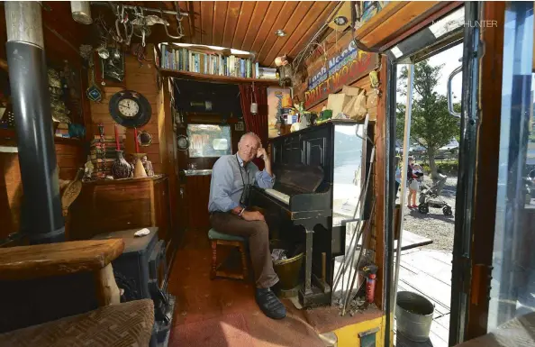  ??  ?? Above: Steve in his lochside hut, which he has lovingly fitted out over the years.