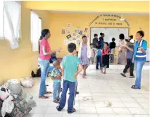  ?? EDWARD ROUSTAND ?? Niños en uno de los refugios de Higüey.