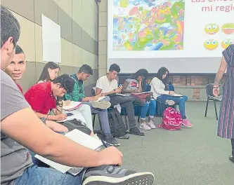  ?? ÁNGELA TRUJILLO ?? Estudiante­s, en el taller ‘Representa­ndo las emociones’, en la Autónoma de Occidente.