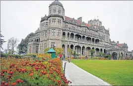  ?? DEEPAK SANSTA /HT ?? The building is one of the most visited places in Shimla with 2.15 lakh tourists including it in their itinerary last year alone.