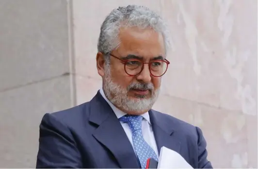  ?? ?? ► El abogado penalista Luis Hermosilla sigue en la mira, ya que sus conversaci­ones de WhatsApp aún están en revisión.