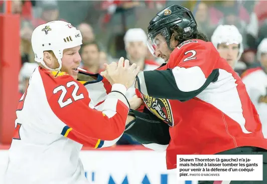  ??  ?? Shawn Thornton (à gauche) n’a jamais hésité à laisser tomber les gants pour venir à la défense d’un coéquipier.