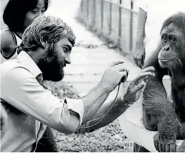  ?? PHOTO: SUPPLIED ?? Keith Hawke taking a light meter reading of an interested Orang Utang.