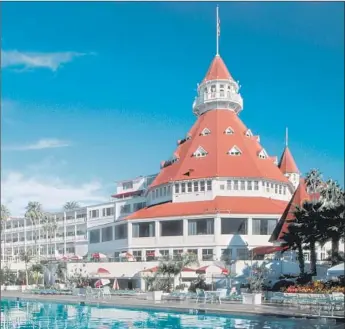  ?? Don Klumpp Getty Images ?? THE HOTEL DEL CORONADO in Coronado, Calif., is the backdrop for a family’s beach adventure.