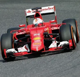  ??  ?? La Ferrari di Sebastian Vettel in azione sempre nella gara giapponese