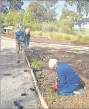  ??  ?? ■ Volunteers planting seedlings at the Werrpanaka­ta Fish Park on Saturday.