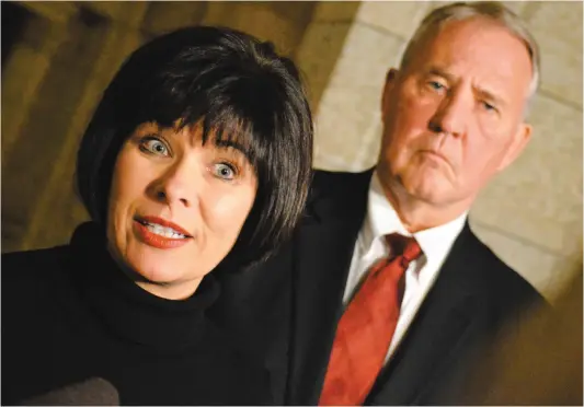  ?? PHOTO BORIS PROULX ?? La ministre fédérale de la Santé, Ginette Petitpas Taylor, et son secrétaire parlementa­ire responsabl­e du cannabis, Bill Blair, ont officielle­ment renoncé hier à la cible du gouverneme­nt Trudeau de légaliser le cannabis pour le mois de juillet.