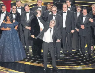  ?? CHRIS PIZZELLO CHRIS PIZZELLO/INVISION/AP ?? Peter Farrelly, center, and the cast and crew of Green Book celebrate winning the Oscar for best picture.