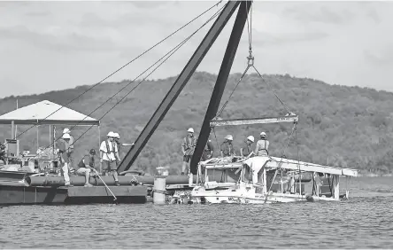  ?? NATHAN PAPES/SPRINGFIEL­D NEWS-LEADER ?? The duck boat that sank July 19 on Table Rock Lake, killing 17 people, is raised Monday.