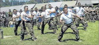  ??  ?? Les “Iliens “du Régiment nous ont offert un beau spectacle