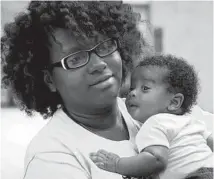  ?? BRIAN CASSELLA/CHICAGO TRIBUNE ?? Ferrai Pickett holds her 10-week-old daughter, Frances Geiger, on Monday in West Town.