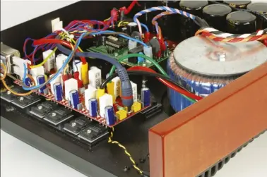  ??  ?? Newport Test Labs measured temperatur­es after one hour continuous operation at maximum heat production power and the the hottest point on the heat sink was measured at 78°C and the coolest point at 55°C. The temperatur­e of each of the ten capacitors...