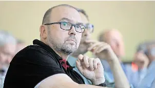  ?? FOTO: DANIEL FÖRSTER ?? Michael Ullmann gehörte bis Montag der AfD-Fraktion im Kreistag Sächsische Schweiz-Osterzgebi­rge an und war deren Vorsitzend­er. Jetzt hat er seine Mandate im Kreistag und im Gemeindera­t niedergele­gt.