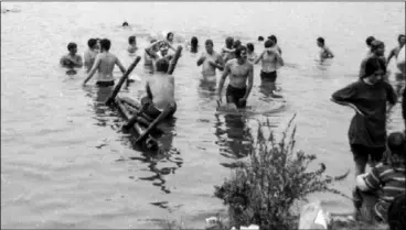  ?? ANNIE BIRCH/ANNIE BIRCH PERSONAL COLLECTION/AFP ?? In this undated photo, festival goers take a dip in ‘the pond’ at the Woodstock Music Festival during the week-end of August 15 to 18, 1969 in Bethel near Woodstock.