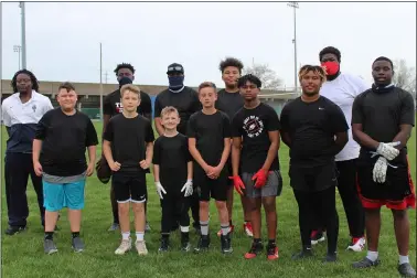  ?? LYRIC AQUINO — THE MORNING JOURNAL ?? Members of the The Dream Youth Football Camp pause during practice on April 10in a yard near George Daniel Field in Lorain.