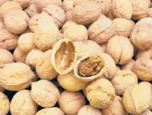  ?? DREAMSTIME ?? Eating walnuts can make levothyrox­ine, better known as Synthroid, a less effective medication.