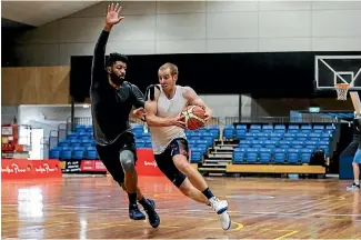  ?? PHOTO: PHILLIP ROLLO/FAIRFAX NZ ?? Nelson Giants players Ali Granger and Dion Prewster train at the Trafalgar Centre.