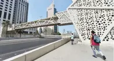  ?? Ahmed Kutty/Gulf News ?? Abu Dhabi Municipali­ty has built around 28 pedestrian bridges in Abu Dhabi, but jaywalking continues, police said.