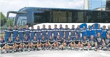  ??  ?? EQUIPO. David Suazo, su cuerpo técnico y el plantel completo del Brescia se preparan para competir en la segunda italiana.