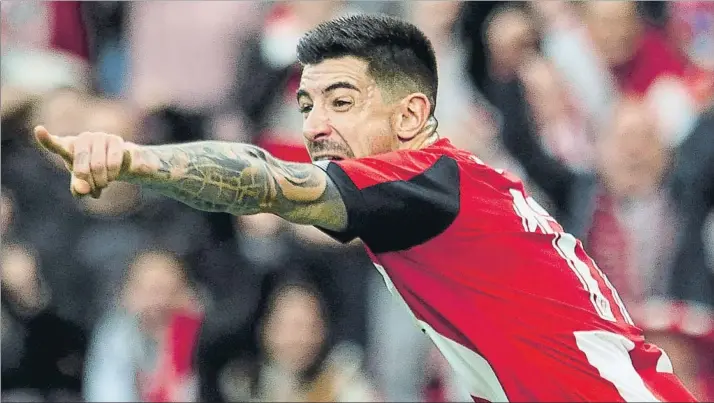  ?? FOTO: JUAN ECHEVERRÍA ?? Yuri Berchiche
El lateral de Zarautz marcó su primer gol de la temporada 2019-20 el domingo 1 de diciembre ante el Granada tras aprovechar un gran pase de Unai López