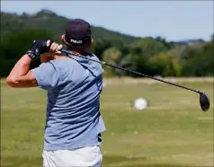  ??  ?? Le practice de golf de Sainte-Eulalie est géré bénévoleme­nt par les membres de l’Associatio­n du golf d’Hyères.