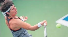  ?? FOTO: EFE ?? Carla Suárez superó a Shuai Zhang en la 2ª ronda del WTA sobre pista dura de Dubai