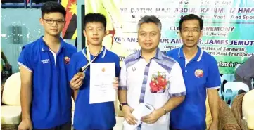  ??  ?? (From left) Liu, Ho, Assistant Minister of Youth and Sports Snowdan Lawan and Tiong after the prize-giving ceremony in Kapit last Sunday.