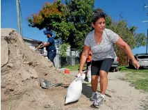  ?? REUTERS ?? New Orleans residents fill sandbags in preparatio­n for Nate’s arrival. A state of emergency has been declared for the city, which was devastated by Hurricane Katrina in 2005.