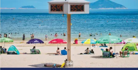  ?? Photo: Elson Li ?? The heat is on at Shek O Beach yesterday, with the sea the only escape.