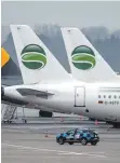  ?? FOTO: DPA ?? Germania-Jets in Düsseldorf: Noch ist die Airline flugfähig.