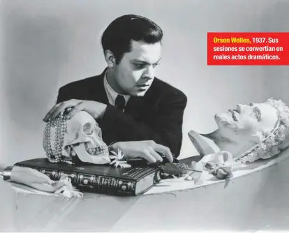  ??  ?? Orson Welles, 1937. Sus sesiones se convertían en reales actos dramáticos.