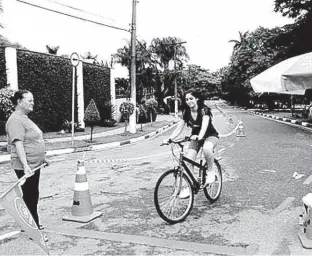  ?? Divulgação/prefeitura ?? Ciclista usa ciclofaixa de lazer Guarapiran­ga (zona sul); gestão Doria desativou trecho, que funcionava aos domingos e feriados, e ligava periferia à região central