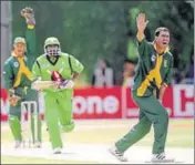  ?? GETTY IMAGES ?? Hansie Cronje of South Africa was a wily bowler who managed to scalp Sachin Tendulkar five times in 11 Test matches.