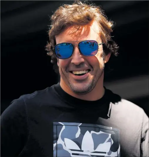  ?? ?? Fernando Alonso llega sonriente al Circuito de las Américas, sede del Gran Premio de los Estados Unidos de Fórmula 1.