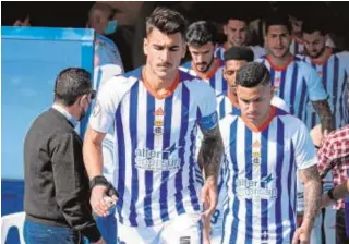  ?? RECREATIVO­HUELVA.COM ?? Los jugadores del Recre, antes de un duelo de este curso