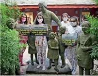  ?? — AP ?? Students pose in front of a statue of former president APJ Abdul Kalam at an event held to create awareness on air pollution in New Delhi on Friday.