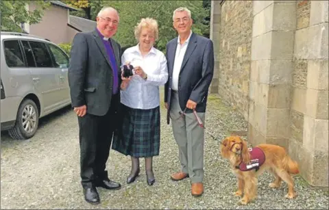  ??  ?? DOG- COLLARED: The Moderator of the General Assembly of the Church of Scotland, the Right Rev Dr Angus Morrison, Elma McArthur, Neil Smith and Ginger