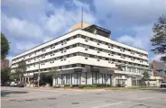  ?? RICK WOOD / MILWAUKEE JOURNAL SENTINEL ?? Downtown Milwaukee’s Park East Hotel is closing and being sold to a group of apartment developers.