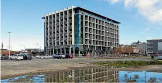  ?? PHOTO: STACY SQUIRES/FAIRFAX NZ ?? The earthquake-damaged former Inland Revenue building on Cashel St is for sale.