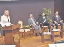  ??  ?? Liz Cramer y sus viceminist­ros Luis Llamosas, Pedro Mancuello e Isaac Godoy (izq. a der.), ayer, en el auditorio del BCP.